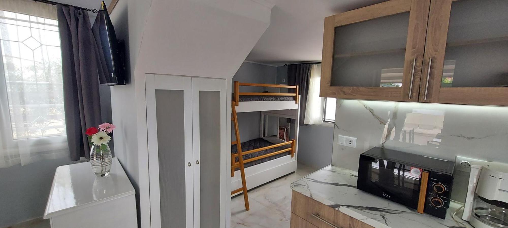 Filio'S Loft Near Airport Villa Artemida  Eksteriør billede