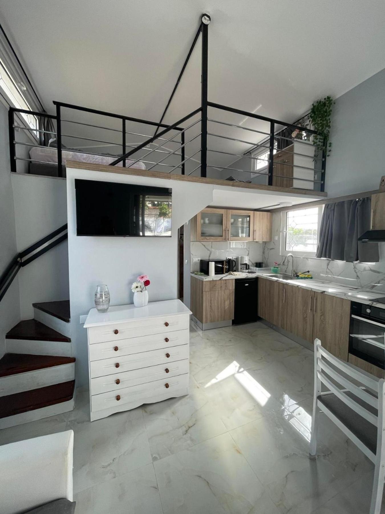 Filio'S Loft Near Airport Villa Artemida  Eksteriør billede